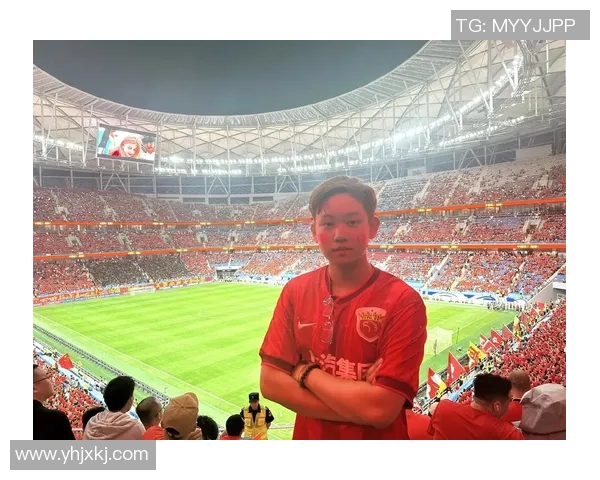 聚焦进球:从足球赛场到荣耀时刻,剖析进攻策略与致胜技巧 聚焦进球:从足球赛场到荣耀时刻,剖析进攻策略与致胜技巧